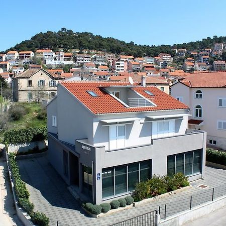 Apartments Ella Šibenik Habitación foto