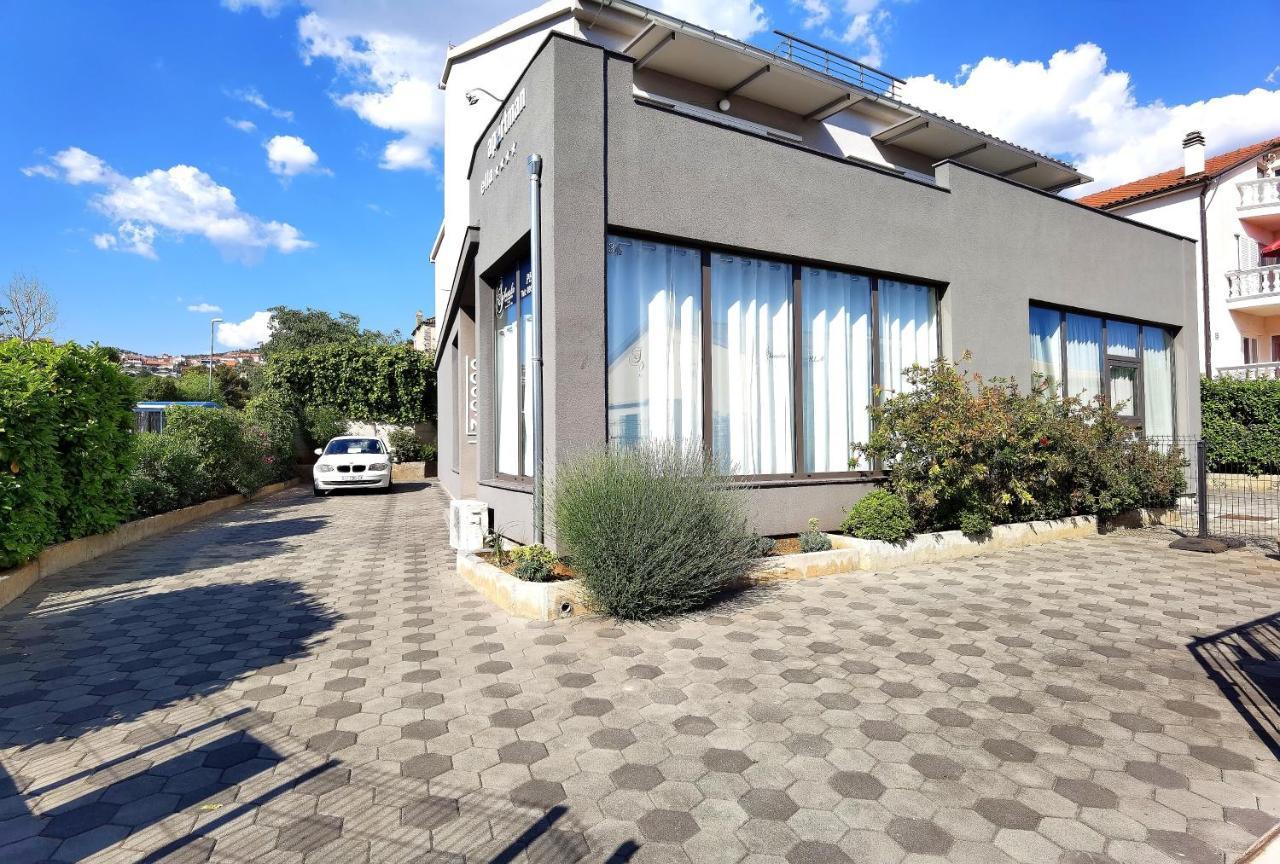Apartments Ella Šibenik Exterior foto