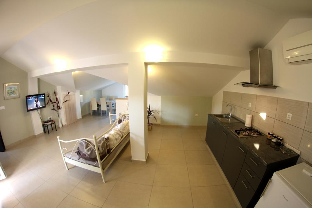 Apartments Ella Šibenik Habitación foto