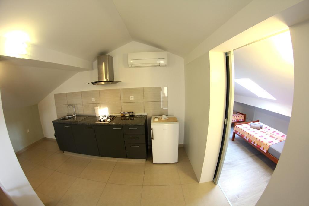Apartments Ella Šibenik Habitación foto
