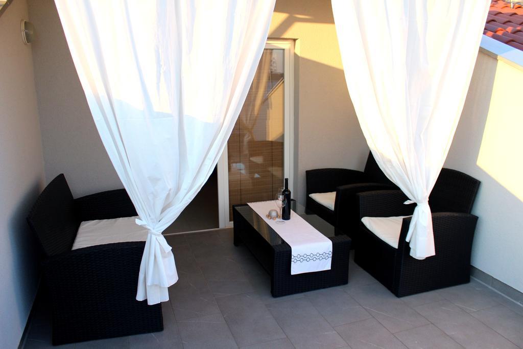 Apartments Ella Šibenik Habitación foto