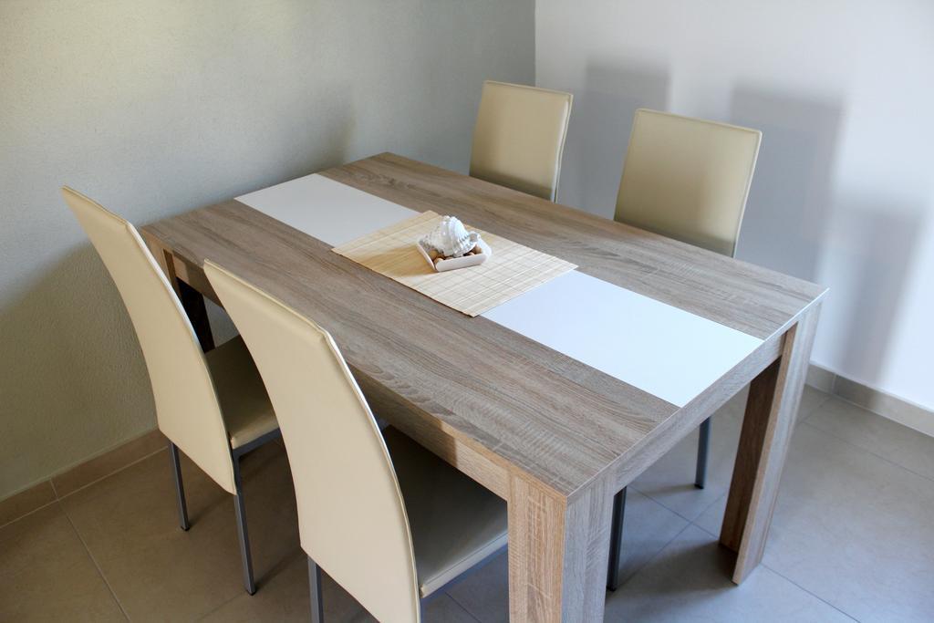 Apartments Ella Šibenik Habitación foto